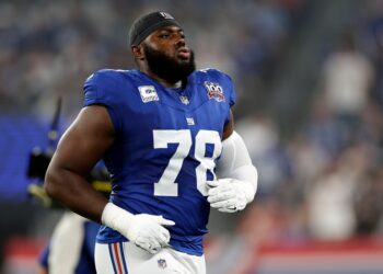 Andrew Thomas looks on during the Giants-Chiefs game on Sept. 21, 2025.