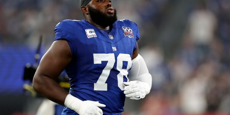 Andrew Thomas looks on during the Giants-Chiefs game on Sept. 21, 2025.