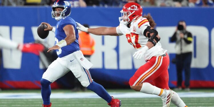 Russell Wilson (3) looks to throw during the Giants' loss to the Chiefs on Sept. 22, 2025.
