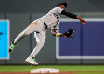 Jazz Chisholm makes an acrobatic play to rob Brooks Lee of a hit in the fourth inning o the Yankees' 10-5 road win over the Twins on Sept. 17, 2025.