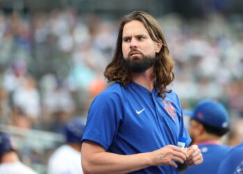 Jessie Winker of the New York Mets in the dugout.