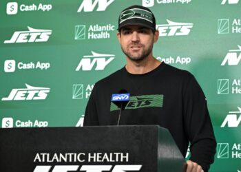 Jets offensive coordinator Tanner Engstrand speaks to reporters before the Jets' practice on Sept. 11, 2025.