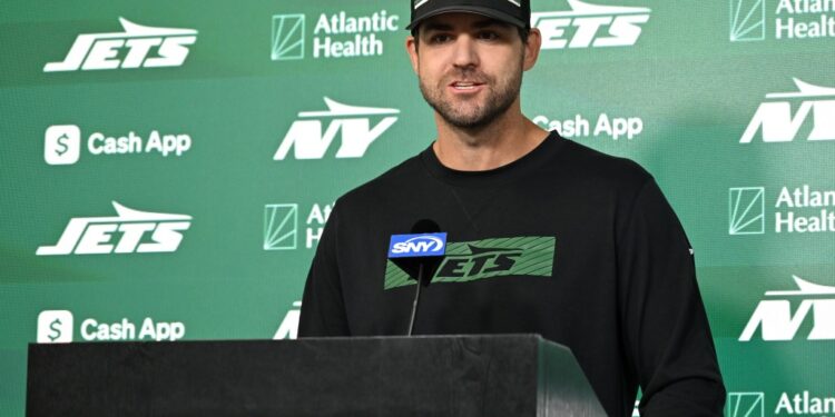 Jets offensive coordinator Tanner Engstrand speaks to reporters before the Jets' practice on Sept. 11, 2025.