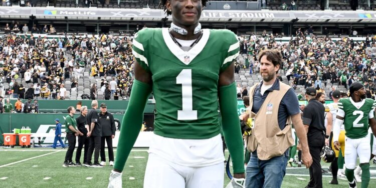 Sauce Gardner, walking off the field after the Jets' Week 1 loss to the Steelers, said he is looking forward to facing Josh Allen and the Bills in Week 2.