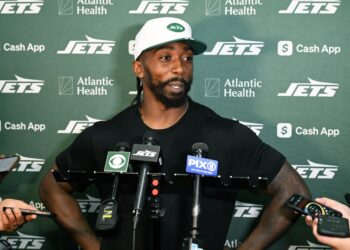 Tyrod Taylor speaks to the media after Jets practice on Sept. 17, 2025.