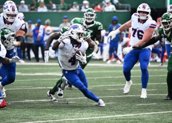 James Cook runs with the ball during the Bills-Jets game on Sept. 14, 2025.
