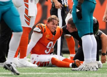 Starting Bengals QB Joe Burrow is expected to miss significant time after suffering what is believed to be Grade 3 toe turf.