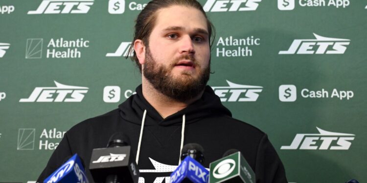 Joe Tippmann speaks to the media after Jets practice on Sept. 4, 2025.
