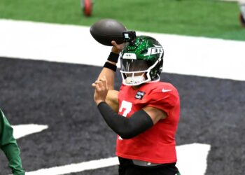 Justin Fields returns to Jets practice on Sept. 25, 2025.