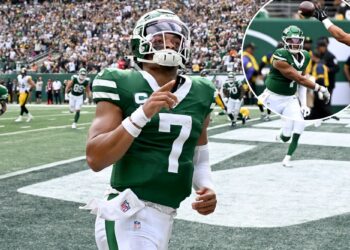 Justin Fields nearly flawless during promising Jets debut