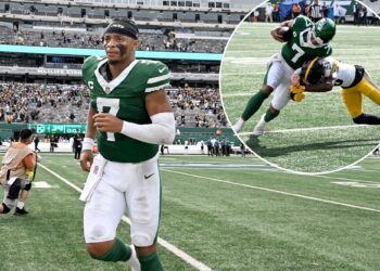 Justin Fields offered up an early glimpse of his Jets promise