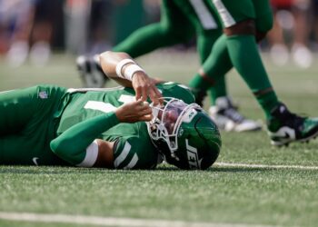 Justin Fields is out for the Jets' Week 3 clash against the Bucs.