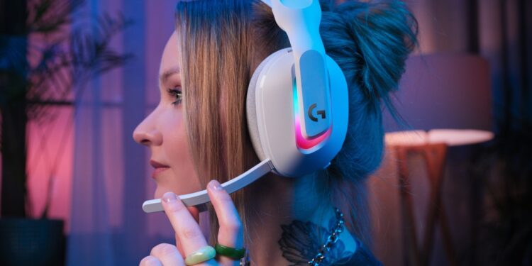 Logitech’s Astro A20 X gaming headset can swap between audio sources
