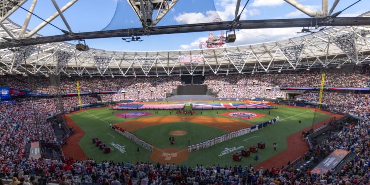 New York Mets and Philadelphia Phillies lineup on the field during the pre-game ceremonies.