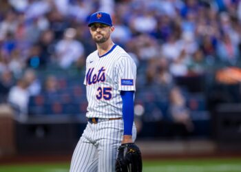 New York Mets pitcher Clay Holmes #35.