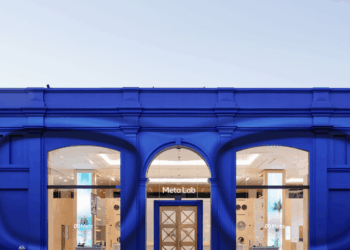 Meta is opening pop-up shops to show off its smart glasses with a display