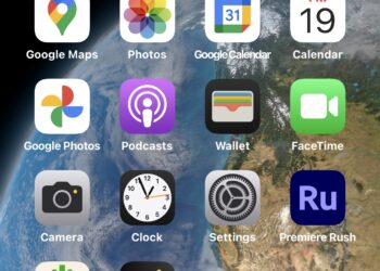 An iPhone homescreen