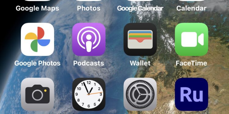 An iPhone homescreen