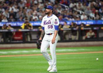 Sean Manaea walks off the field during the Mets-Padres game on Sept. 16, 2025.