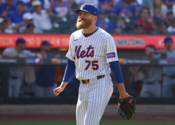 New York Mets pitcher Reed Garrett (75) gives up 2 runs during the seventh inning when the New York Mets played the Texas Rangers Sunday, September 14, 2025 at Citi Field in Queens, NY.