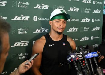 Jets quarterback Justin Fields at a press conference.