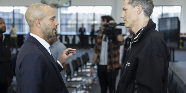 BSE Global CEO Sam Zussman talks with Nets coach Jordi Fernández during his introductory press conference last year