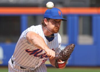 Nolan McLean pitches during the Mets-Rangers game on Sept. 14, 2025.