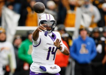 Alonza Barnett III, James Madison quarterback, throwing a football.
