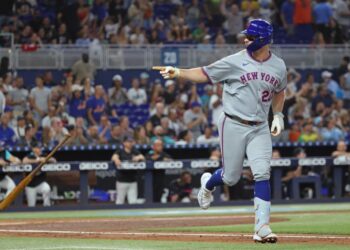 Pete Alonso celebrates during the Mets-Marlins game on Sept. 27, 2025.