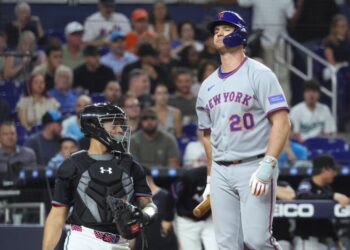 A dejected Pete Alonso walks back to the dugout after striking out with a runner on third and one out in the third inning of the Mets' 6-2 loss to the Marlins on Sept. 26, 2025.