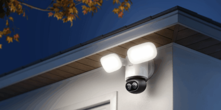 Reolink’s new floodlight cam has 360 vision and on-device AI