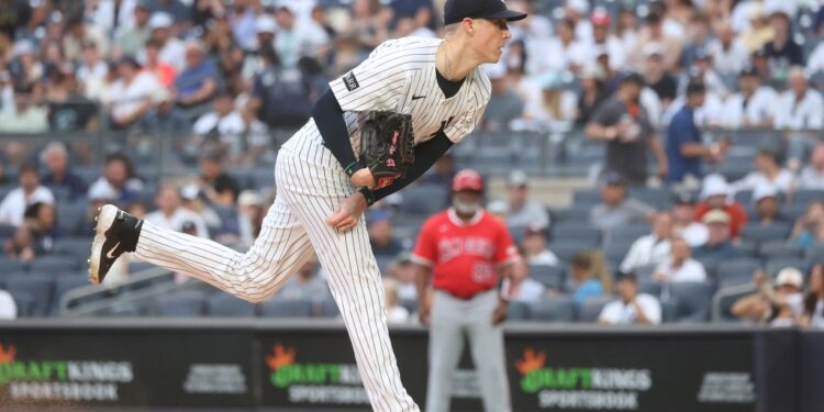 New York Yankees pitcher Ryan Yarbrough pitching.