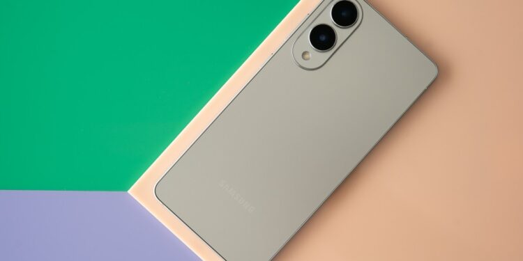 Samsung’s ultra-thin Galaxy S25 Edge is $400 off right now