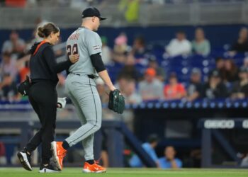 Tarik Skubal exits start with left side injury in Tigers worry