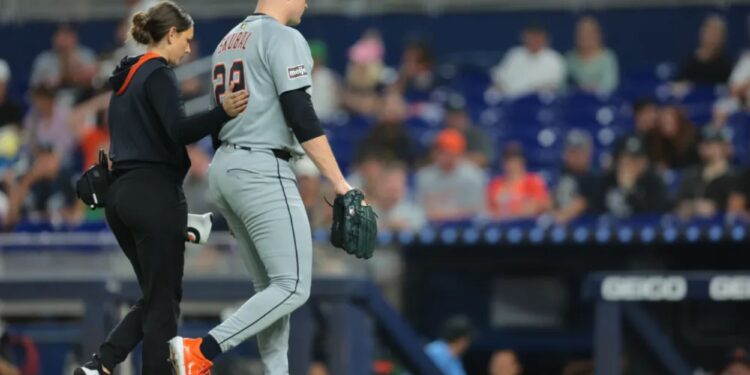 Tarik Skubal exits start with left side injury in Tigers worry