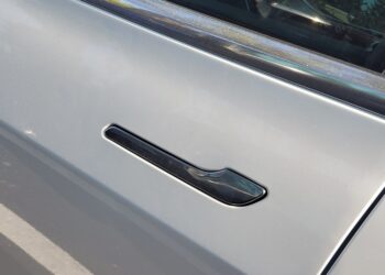 Tesla under investigation for door handles that trap people inside