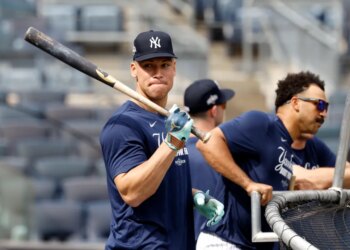 New York Yankees right fielder Aaron Judge holding a baseball bat.