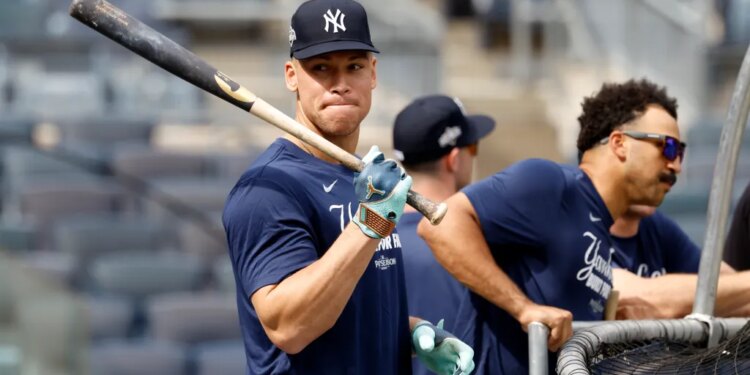 New York Yankees right fielder Aaron Judge holding a baseball bat.