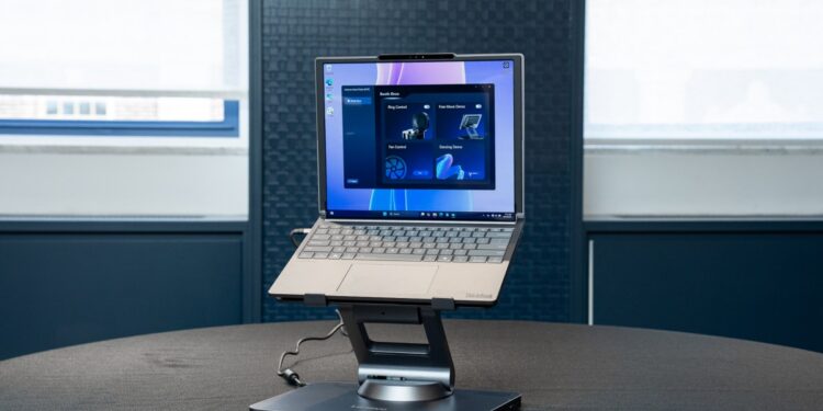 This stand can automatically lift, tilt, and turn your laptop toward you
