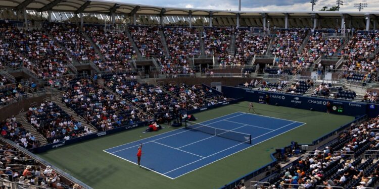 Sofia Kenin serving at a tennis match.