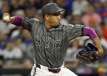 Edwin Diaz pitched a scoreless 10th inning in the Mets' 5-3, 11-inning loss to the Nationals on Sept. 20, 2025.