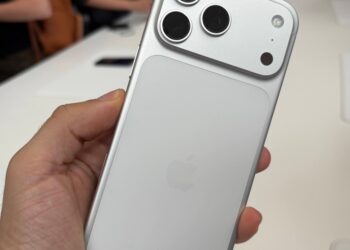 Why does Apple think three lenses are eight lenses?