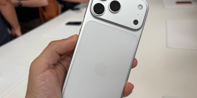 Why does Apple think three lenses are eight lenses?