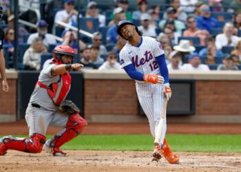 Worrying signs follow Mets into six-game road challenge to save playoff hopes