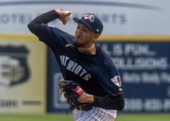 Elmer Rodriguez-Cruz throws a pitch for the Somerset Patriots.