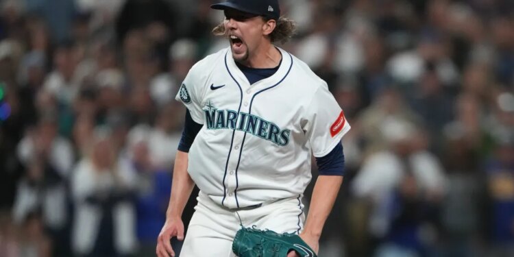 Seattle Mariners pitcher Paul Sewald yelling on the mound.