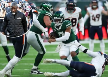 Aaron Glenn can't play Jets waiting game with Justin Fields