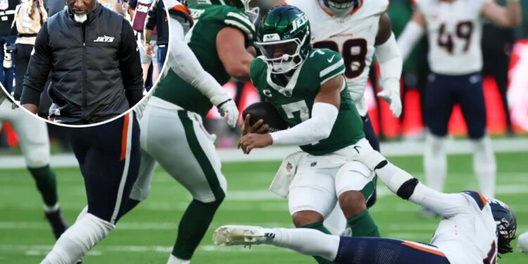 Aaron Glenn can't play Jets waiting game with Justin Fields