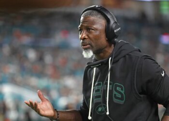 Aaron Glenn said the Jets' defense must start getting turnovers and holding offenses to field goals even when put in tough situations.