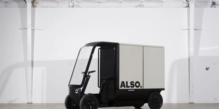 Amazon wants to buy ‘thousands’ of Rivian’s pedal-assist cargo bikes